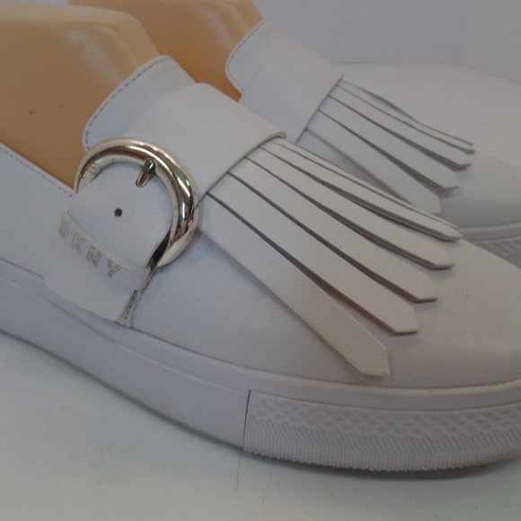 DKNY Women's Jules White Leather Fringe Casual Slip On Shoe Silver Buckle Sz 8.5 - Picture 11 of 11